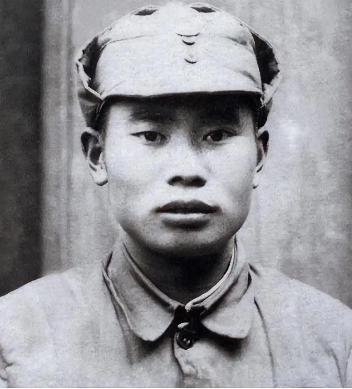 1973年，杨得志将军推开那扇破门，看见床上躺着个形销骨立的老头，旁边干部冷冷甩