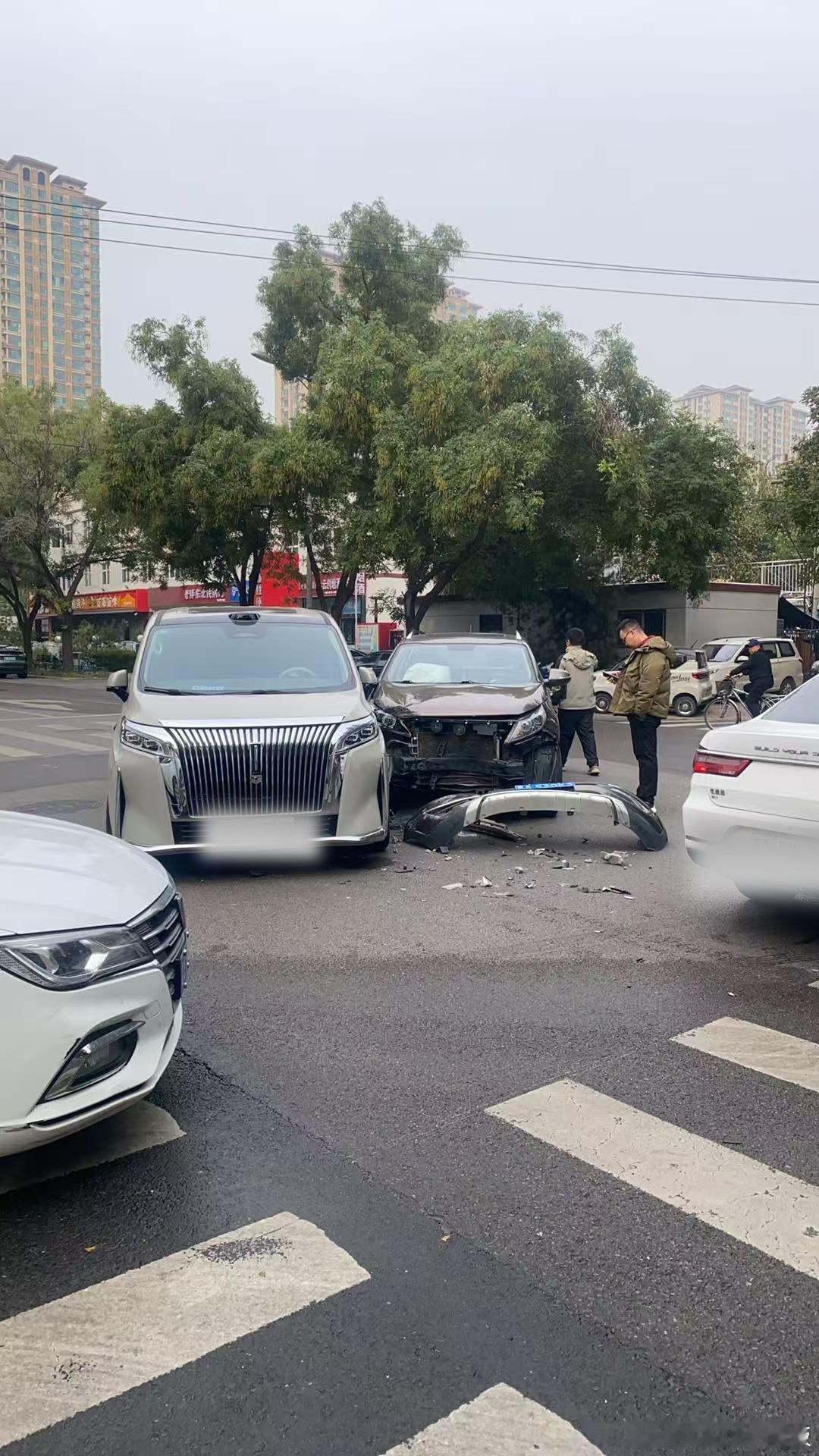 兄弟们！见过不少车企售后的宣传，魏牌这次是真让我刮目相看！车主送锦旗致谢，售后顾