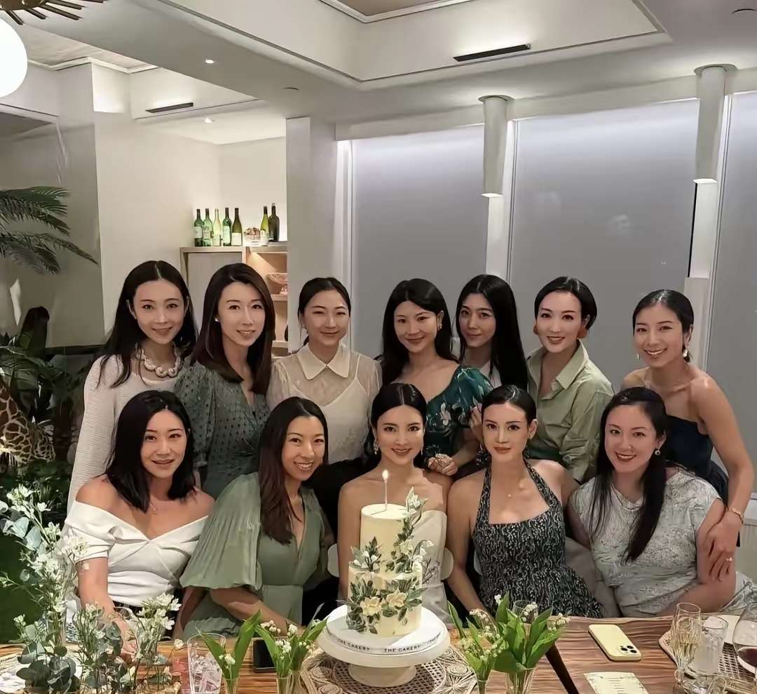 12位姐妹聚会都是富家太太你觉得谁最美？谁长在你的审美点上？反正我是喜欢
