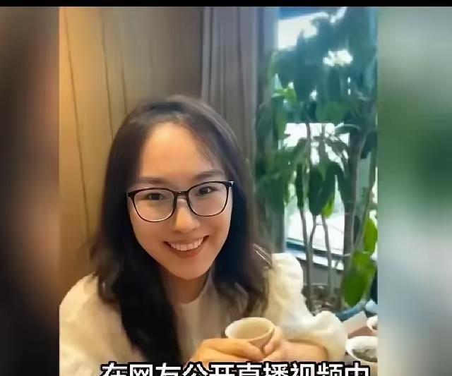 还记得那个刘欣吗？江歌事件那个被骂的闺蜜，现在已经改名叫做刘暖曦，而且竟然出来直