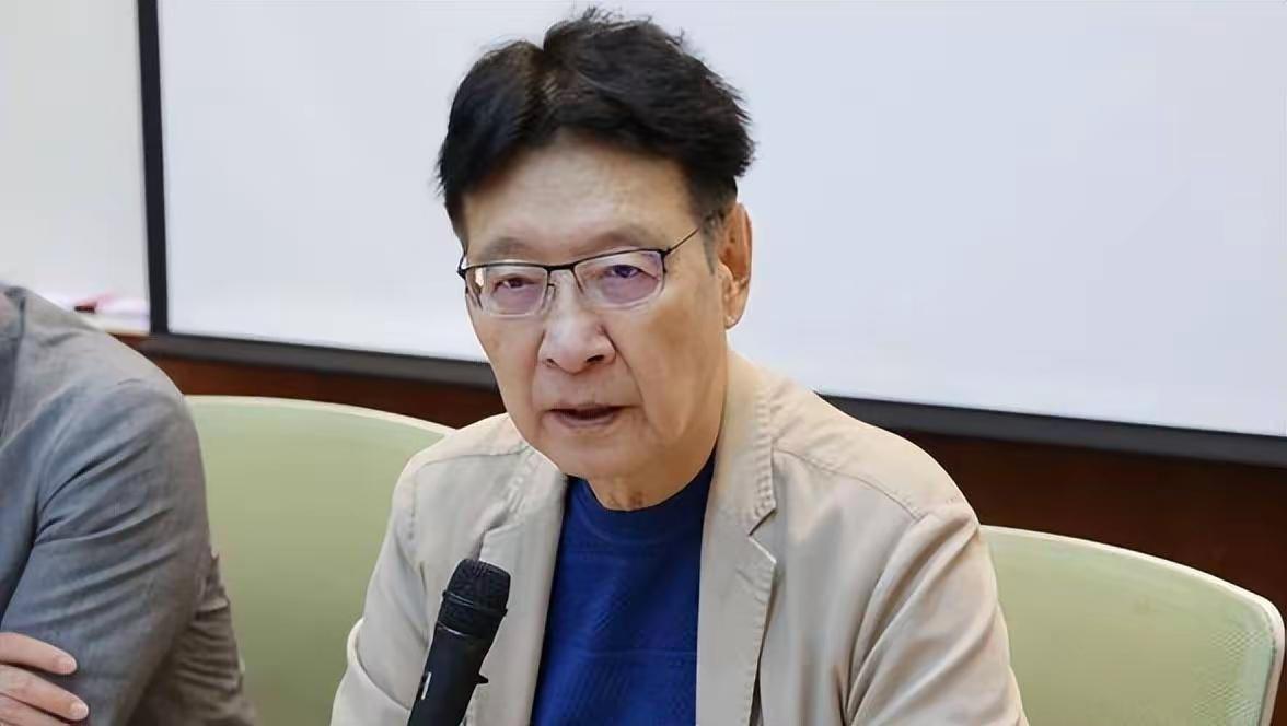 赵少康彻底被打垮了，也就是说赵少康的自信心被彻底打垮了。陈凤馨在上赵少康的节