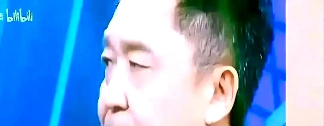 德云社三里屯舞台全黑那一刻，观众心都凉了？灯光突然故障全场死寂。郭德纲都懵了