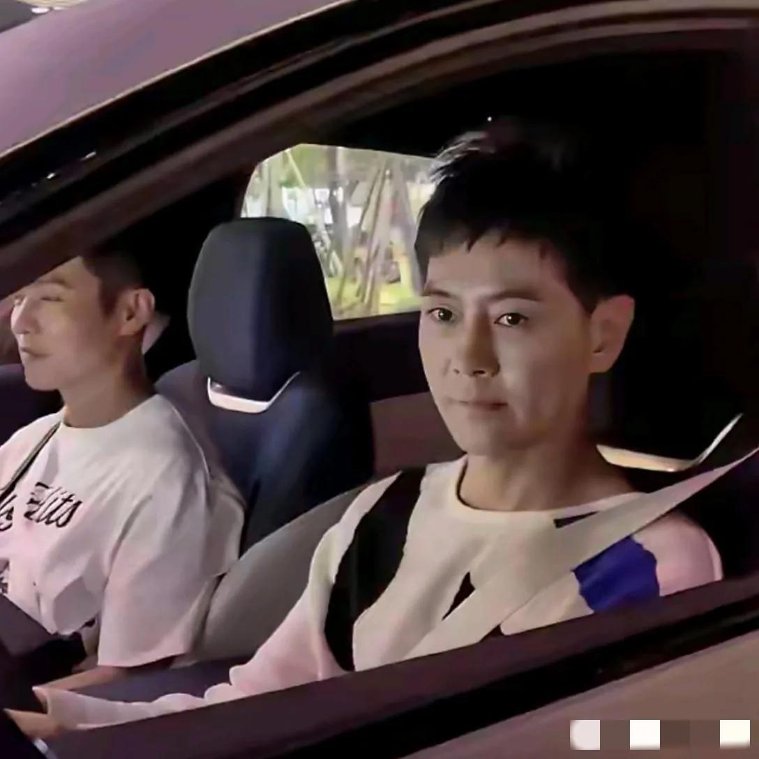 被誉为不老男神的林志颖也终于老了，不过依旧胖瘦合度，目若朗星，凤表龙姿，比同龄人