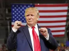 炸场了！沙特猝然不宣而战，数十架战机直扑也门全境狂轰滥炸。特朗普在白宫暗自窃喜，