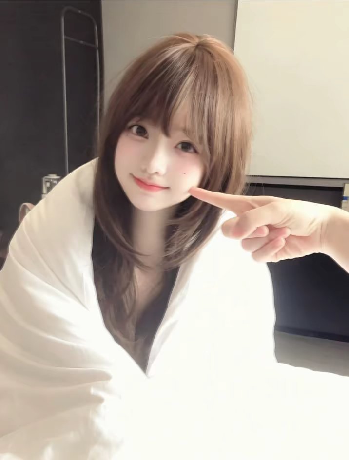 拿什么感动你呢我只是一个拍照会比耶的笨蛋WeChat头像‖真人