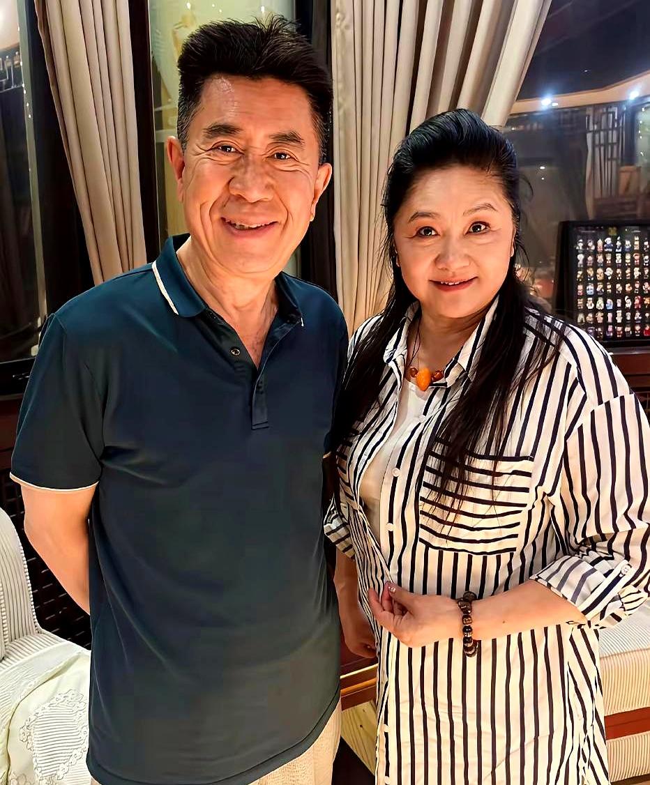 刷到郭凯敏和韩月乔近照时，还是愣了几秒。一个是当年被捧成内地影坛“颜值天花板”