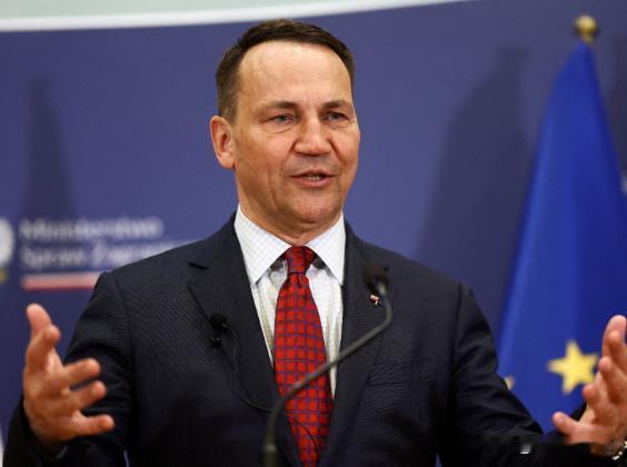 波兰外长西科尔斯基表示，德国和法国加在一起，如今也小到不足以主导欧洲了。两国联手