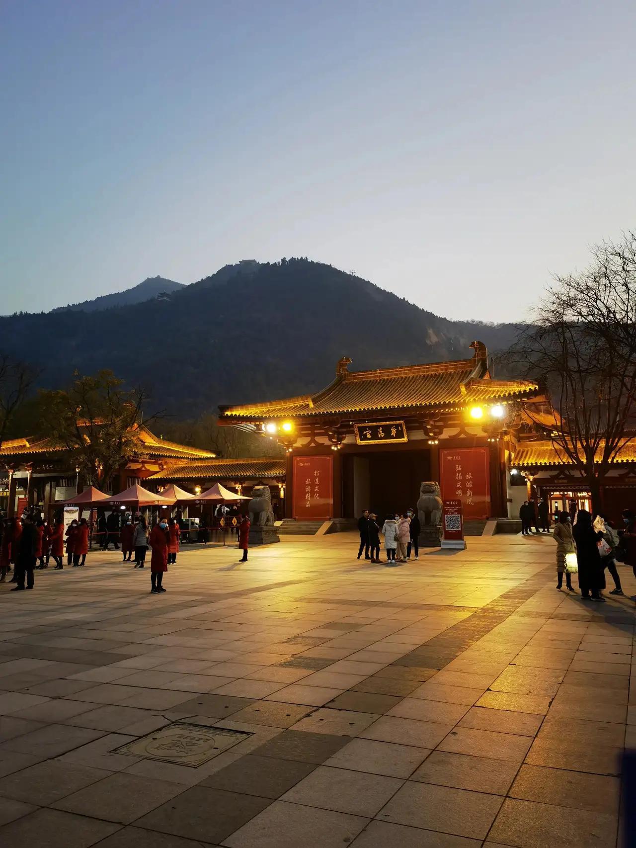 在这个快节奏的时代，若有钱又有时间，我定会常去旅游，去领略那天地间的无限精彩。旅