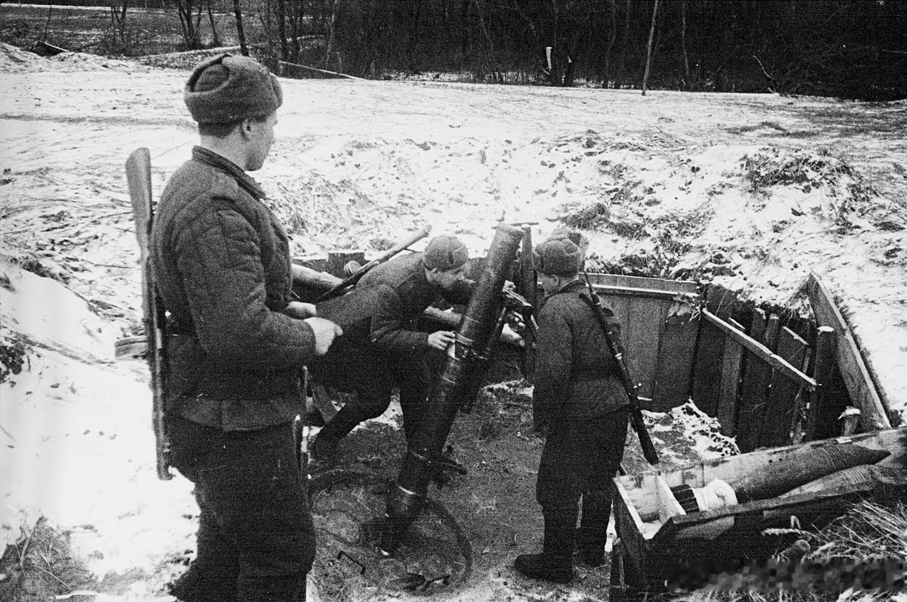 1944年12月立陶宛战斗期间苏军步兵第312团1938年式120毫米迫击炮阵地