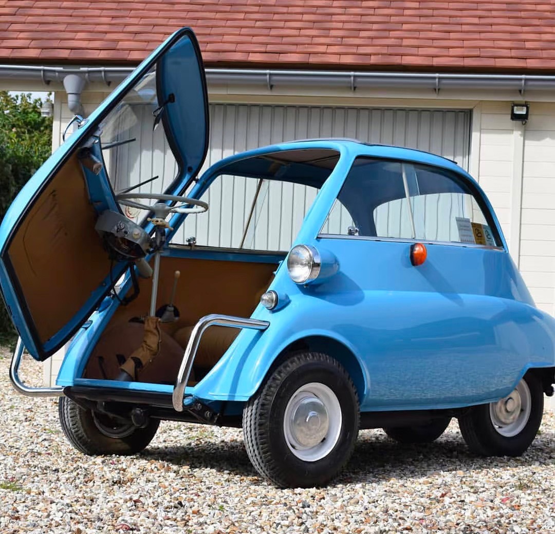 1953年的“老头乐”长啥样[doge]只有一个位于车头的车门独特的造型设计像玩