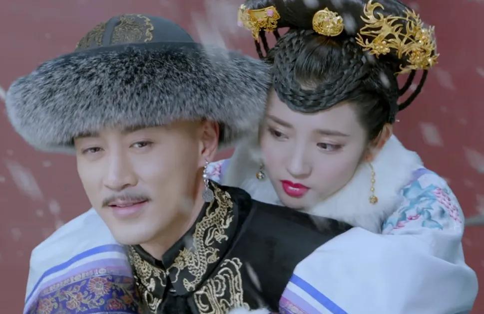 公元1587年，努尔哈赤与妻儿正在睡觉。突然，院子里有异响，努尔哈赤赶忙起身将三