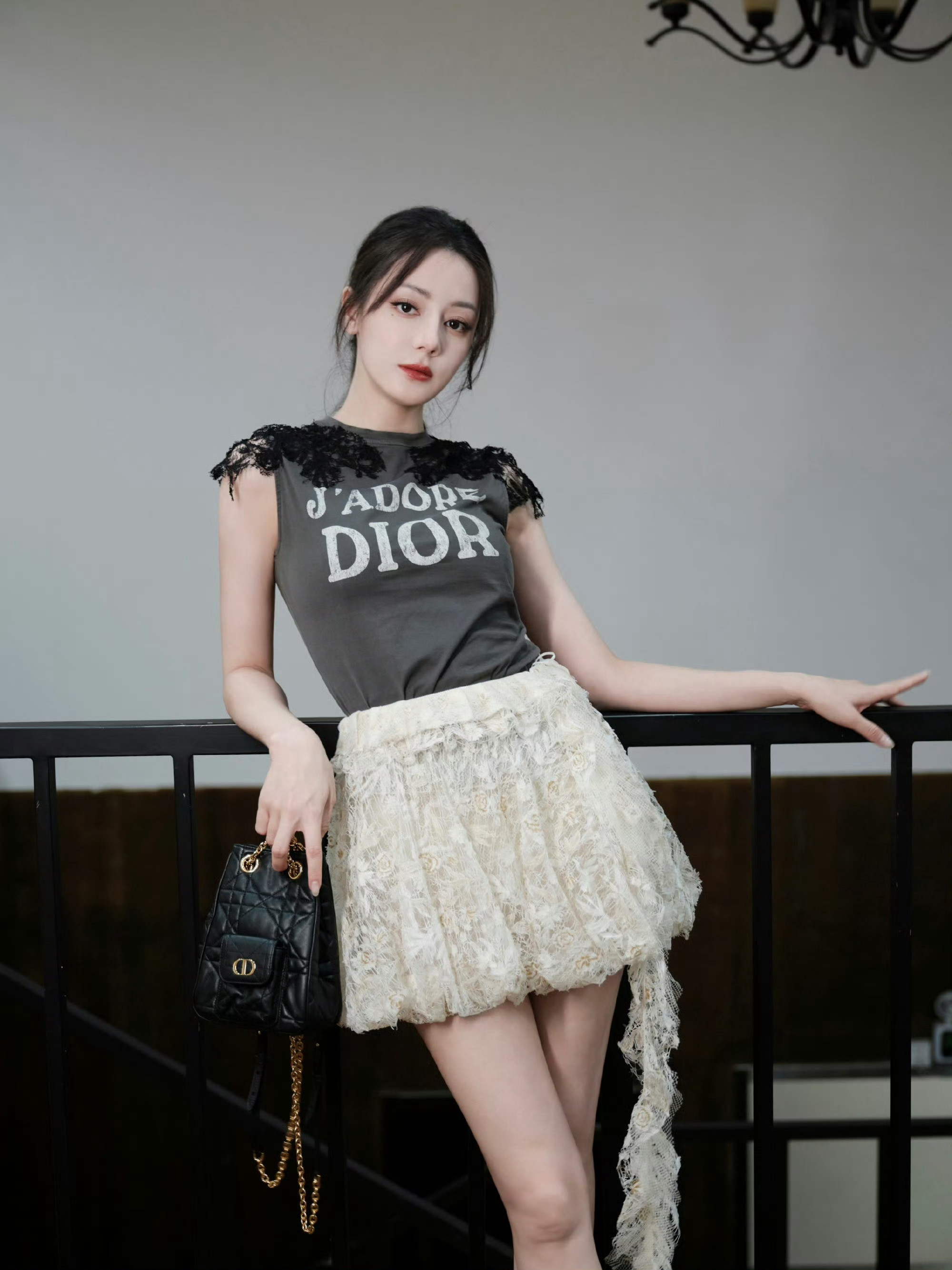 迪丽热巴新图绝美腰臀比迪丽热巴​​​
