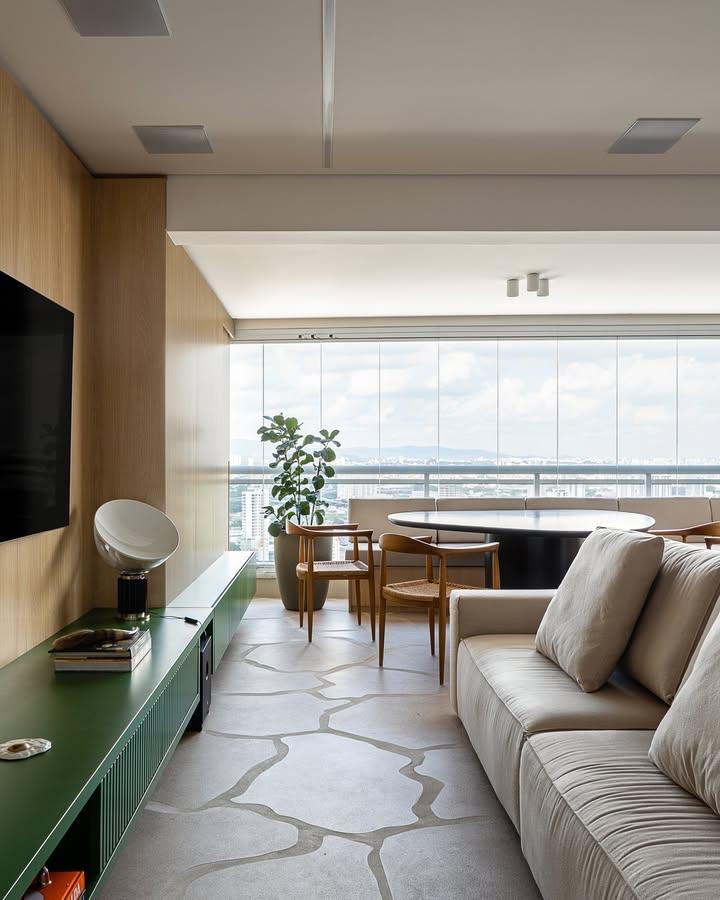 中性色调yyds！93㎡公寓干净显大，优雅不压身原木风是一种什么样的装修风格?