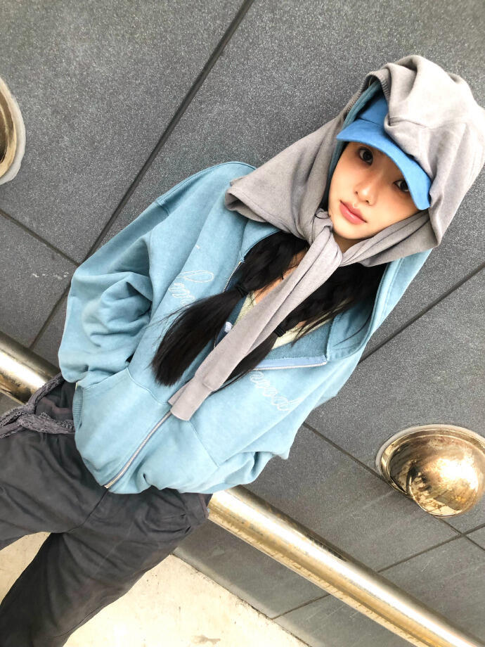 章若楠照片能不能直接发网盘章若楠和摄影师温俊发的旅游美图太多，我存不完，急需