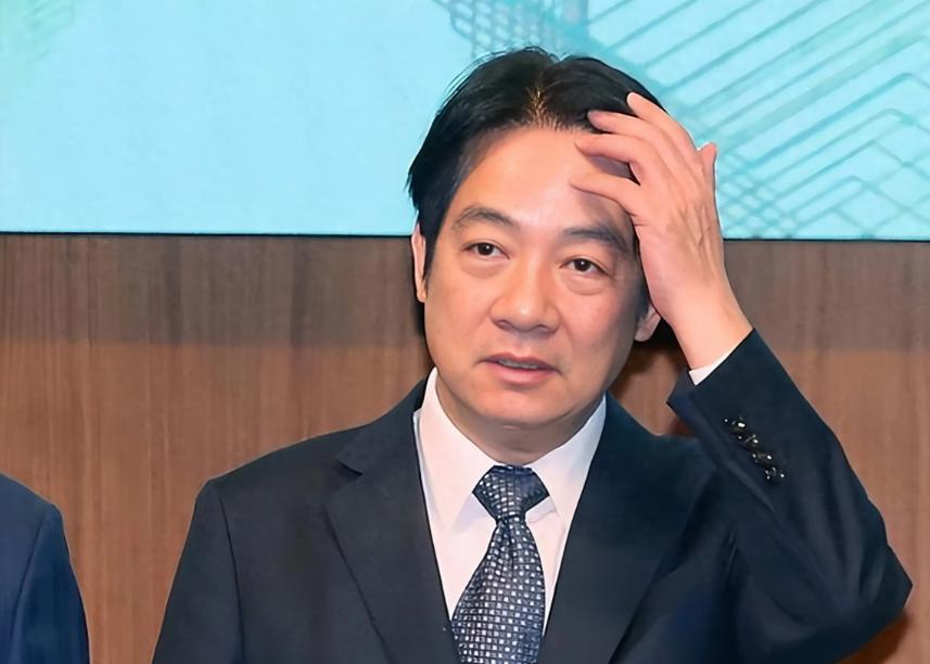 赖清德偷偷摸摸钻进斯威士兰国王的私人飞机，这场被嘲讽为“钻舱外交”的闹剧，代价是
