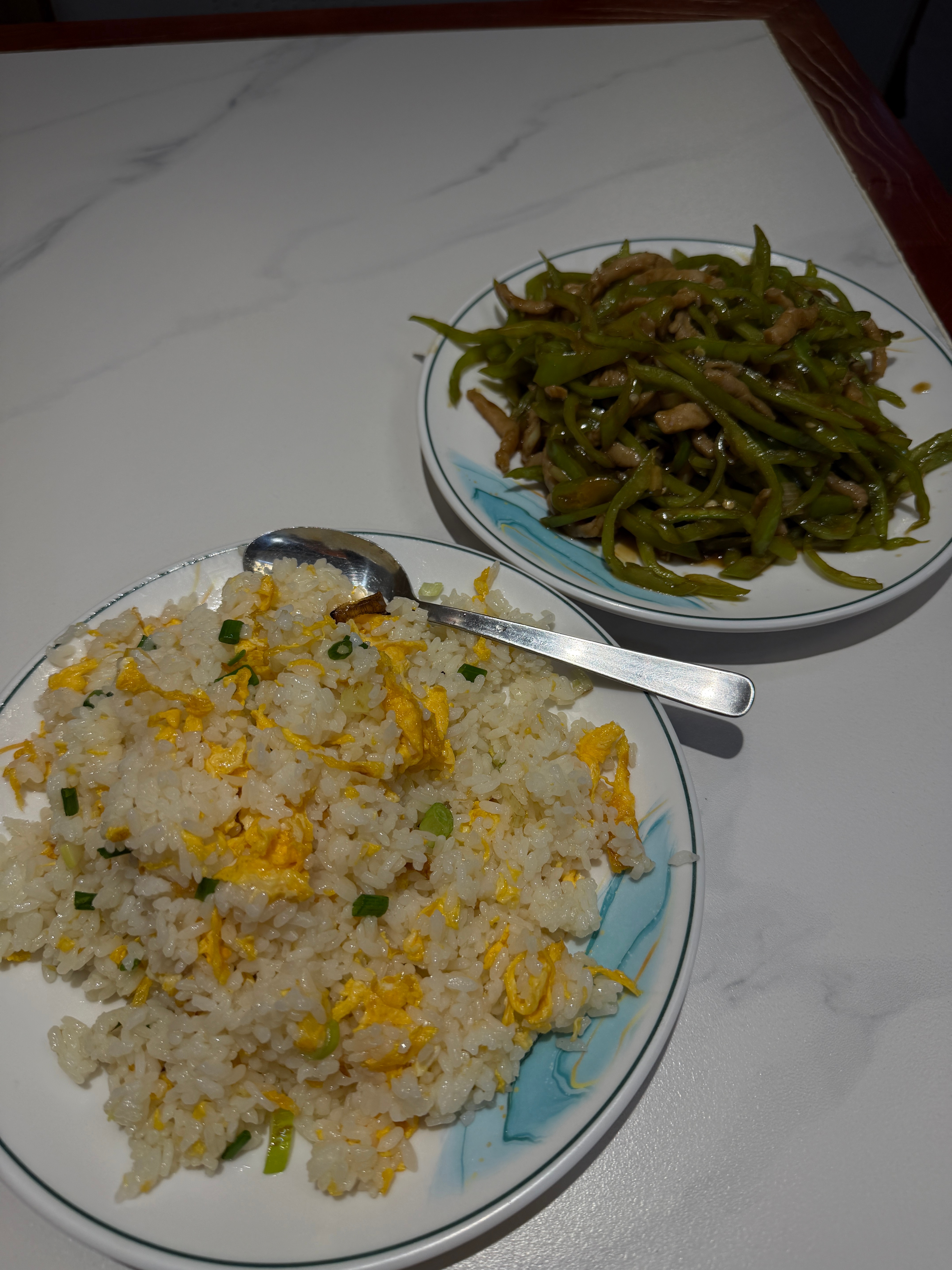 这个配置已经是最便宜的了，200元，考虑到一盒牛奶都要20，我已经释然了。。新