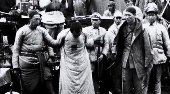 1955年，云南一个妇科医生和人吵架，见吵不过对方，妇科医生急了，竟脱口而出：“