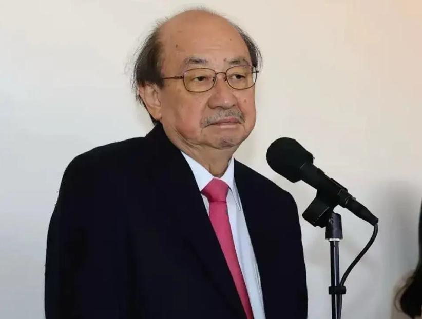 柯建铭晚节不保成为现实！担任25年绿营党团总召、号称“万年总召”的柯建铭今天