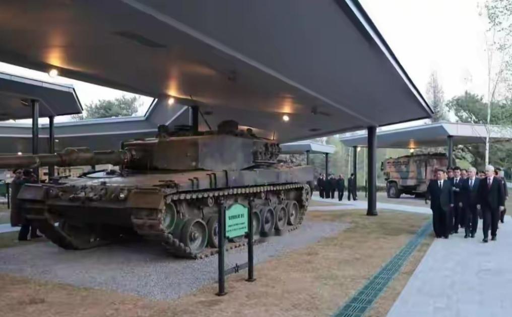 俄罗斯高层突访平壤，一份重磅厚礼直击西方软肋！4月26日，朝鲜全新的海