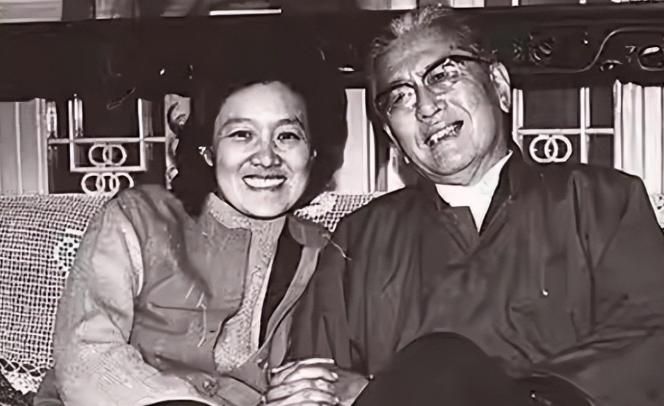 外交巨匠乔冠华一生为国发声，1984年病逝后竟一度落得故土难归的境地。归葬故乡盐