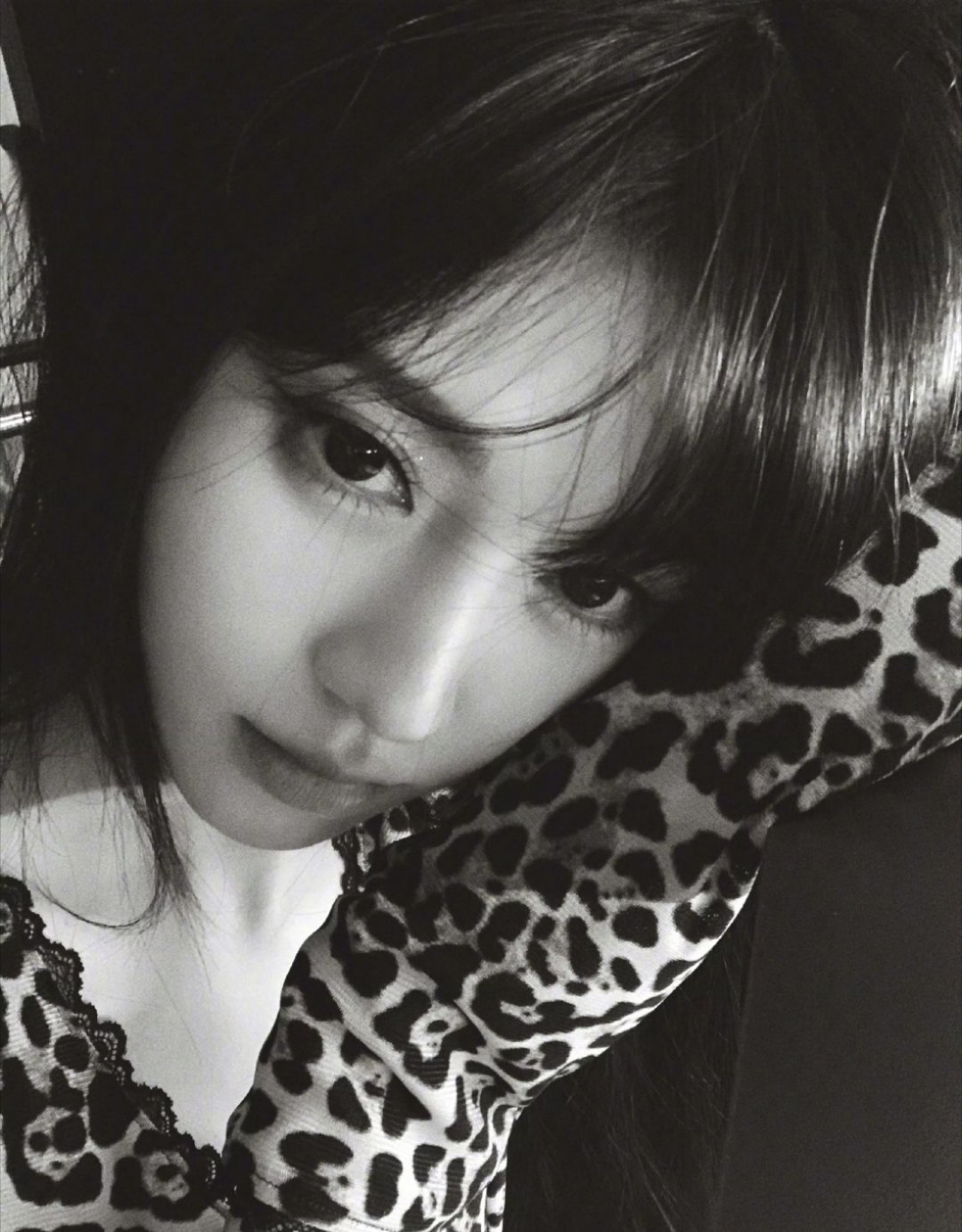 鞠婧祎好美好美！搬砖辛苦了宝宝看小图以为是美女，结果点开大图，原来是大美女！