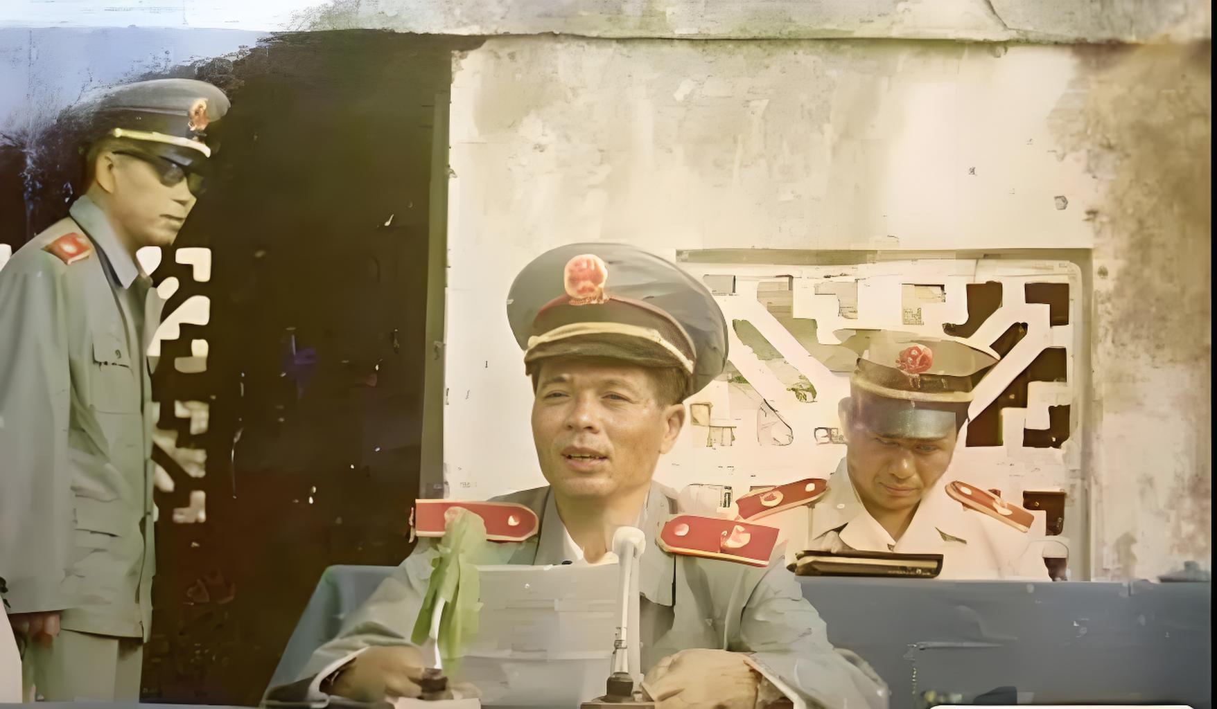 1983年严打流程，先被批捕，然后大字报张贴公示。然后公审，那时候的公审现场人
