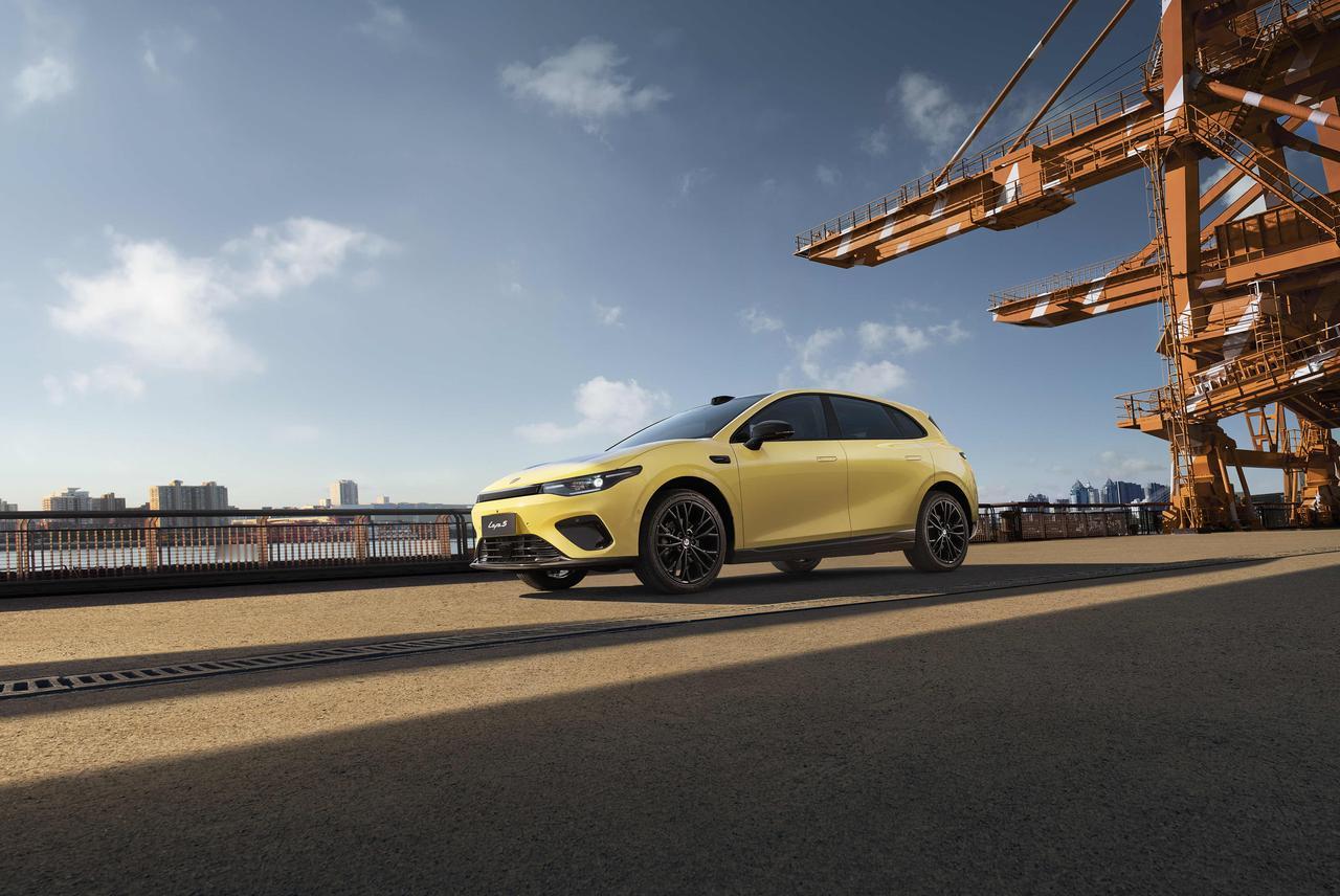 年轻人选第一辆车别乱挑！零跑Lafa5：高颜值、懂细节，让你一眼心动刚毕业