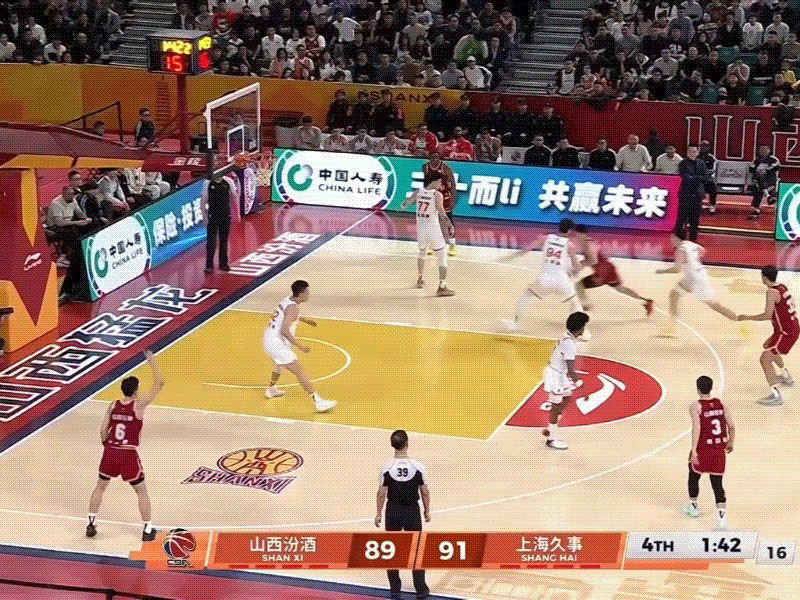 领先33分钟被逆转，山西球迷提前离场，一个3+1让他们全停下了脚步。