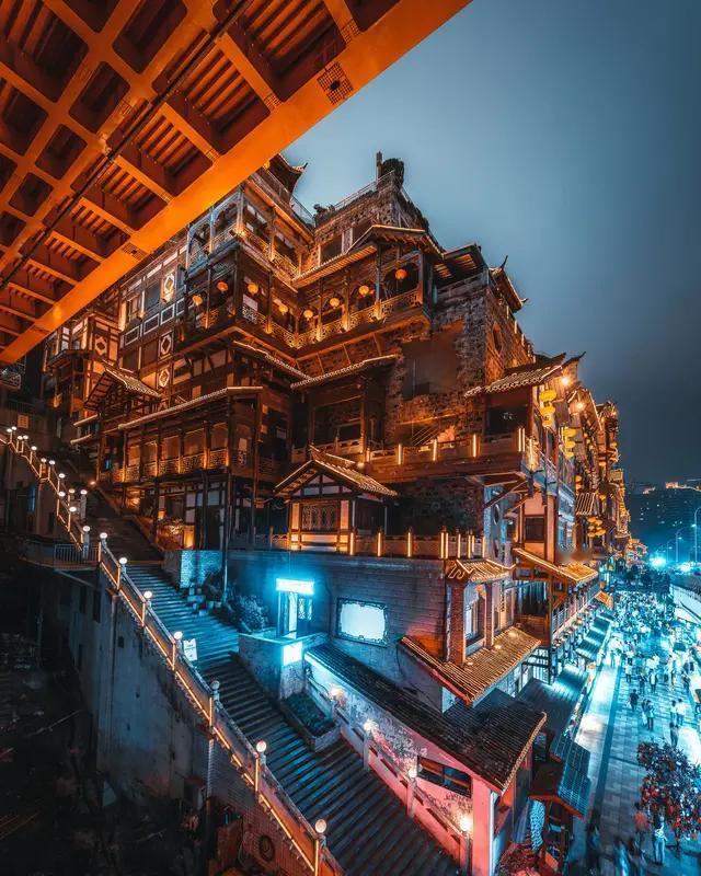 穷人想要翻身，靠的可不是蛮干。很多人陷入“穷思维”陷阱，在小钱上斤斤计较，却在炫