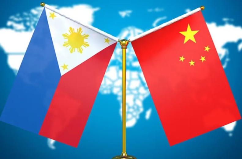 自从中国停止进口菲律宾香蕉，菲律宾香蕉协会的负责人愤怒地表示：“断了30万蕉农的