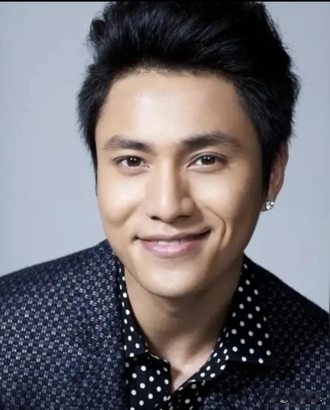 陈坤，状态引起热议！2月24日，咱们当年的“厂花”陈坤，又摊上事儿了！好