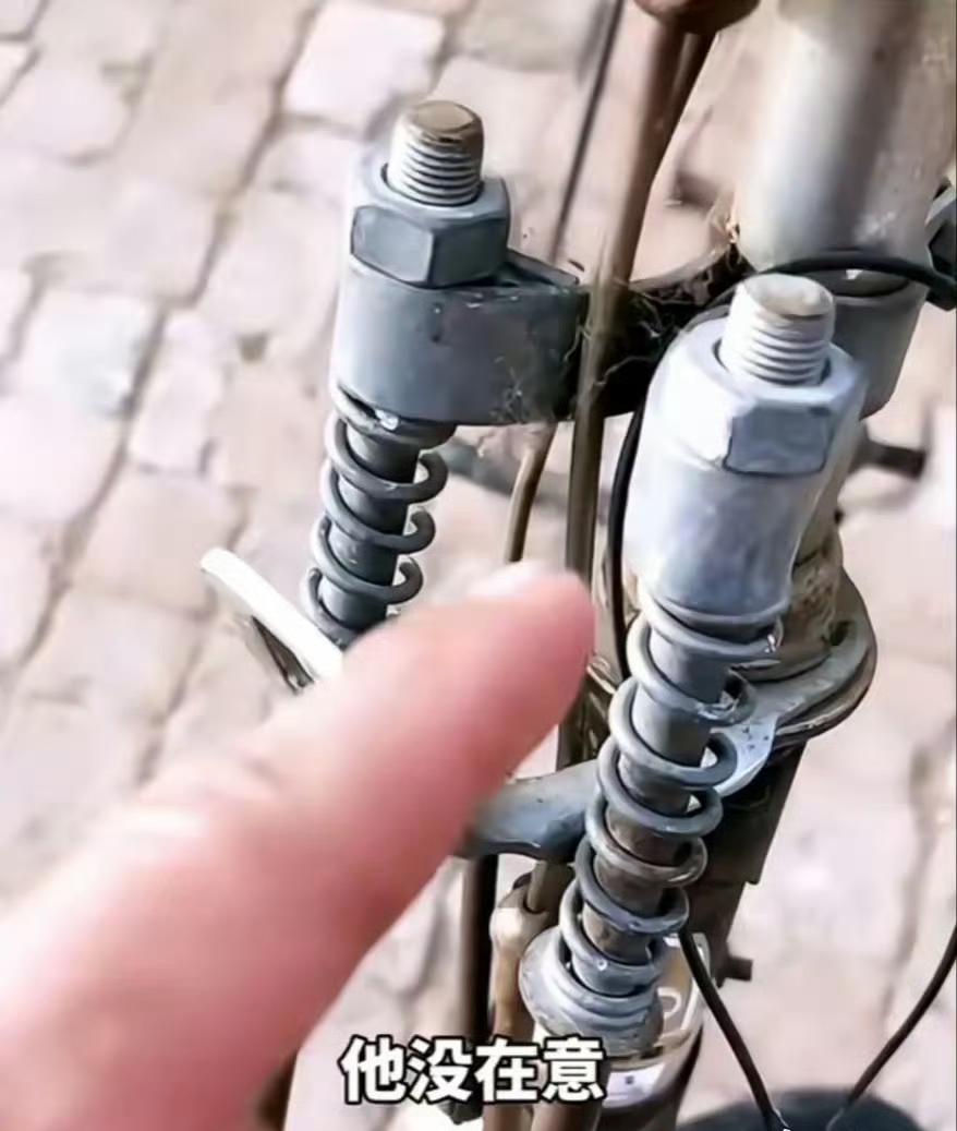 问了几十个人，都不知道这个弹簧干啥用的？​​​