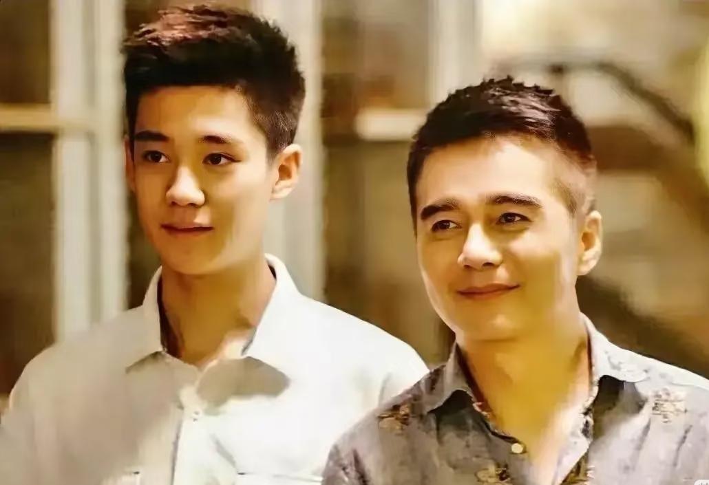 许亚军与现任妻子张澍所生的小儿子团团，今年15岁，而他和何晴生的大儿子许何今年2