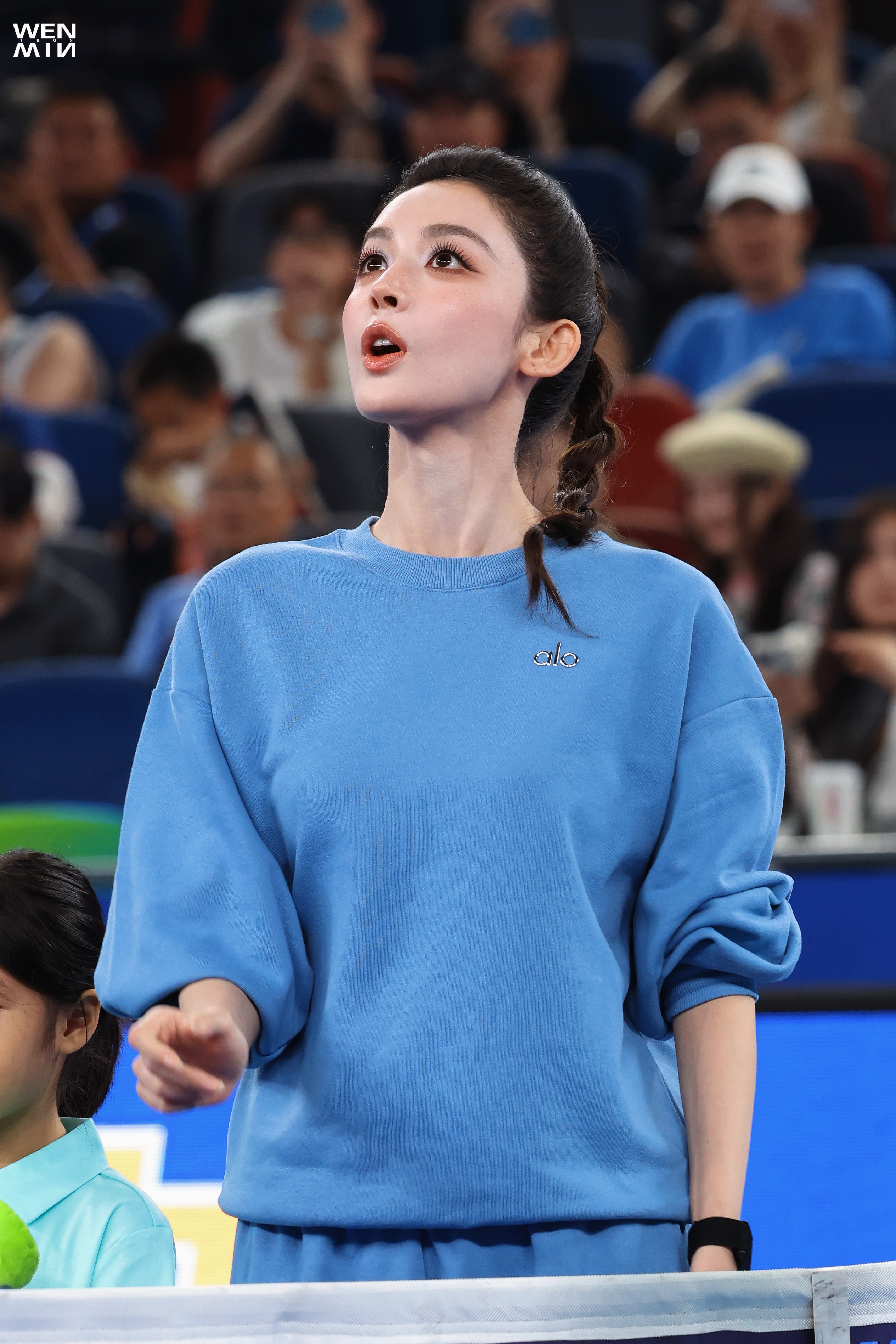 娜扎这组生图美得我一愣一愣。。。完全无死角的美。。。