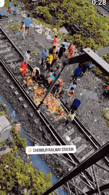 印度人在铁轨大便被撞死：他们的方法是祈祷“轨道神”保佑！由于越来越多的印度人在铁