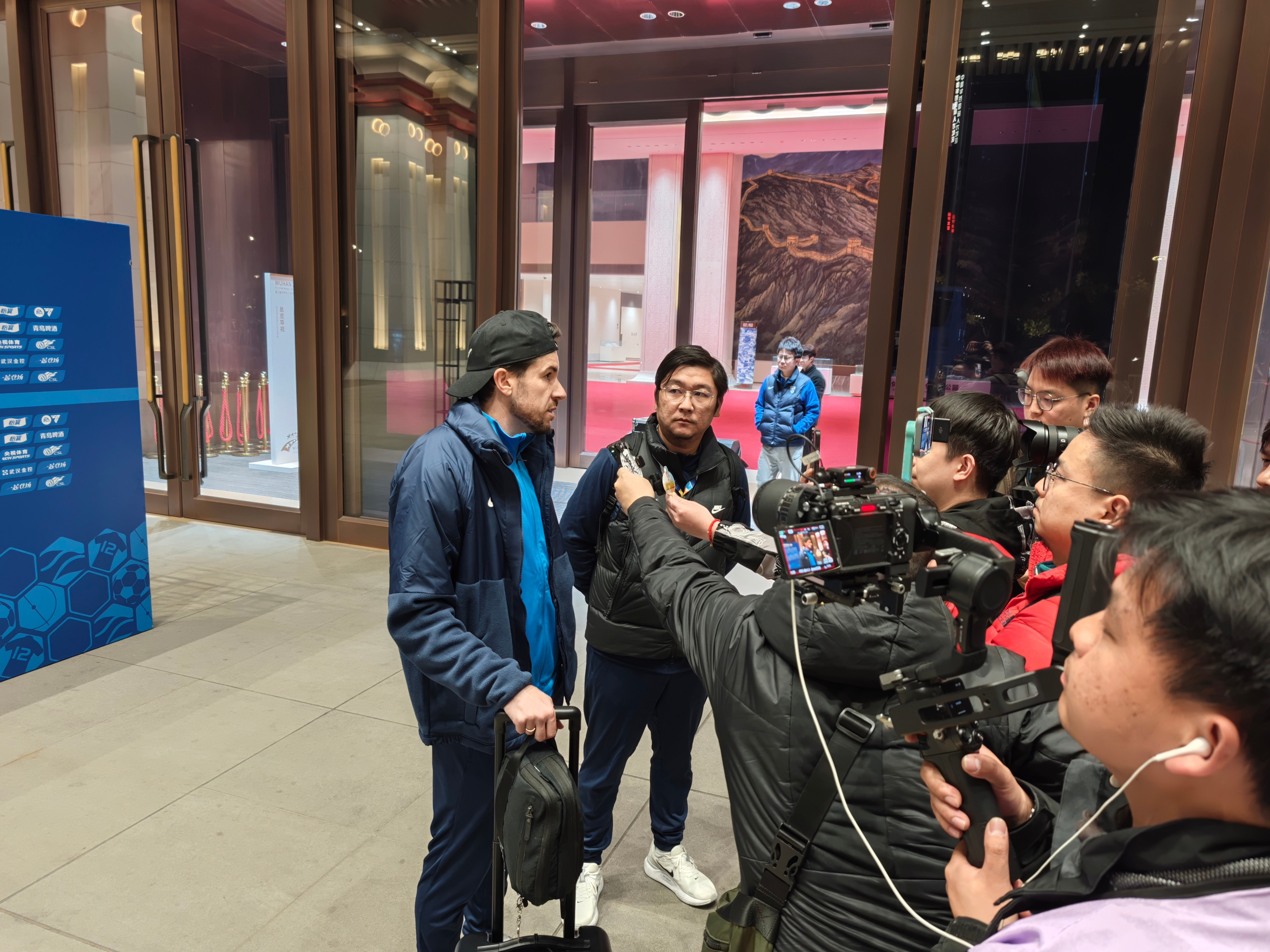 本场贡献一射一传的最佳球员绍尔：对困难有充分准备，相信有能力拿下比赛。受伤一开始