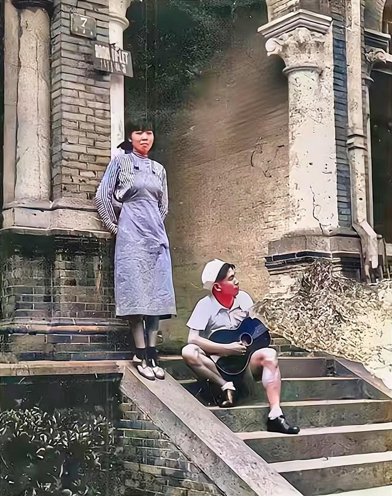 各位书友，今天咱们聊聊民国文坛的那段才情与爱恨交织的故事。1937年上海，26岁