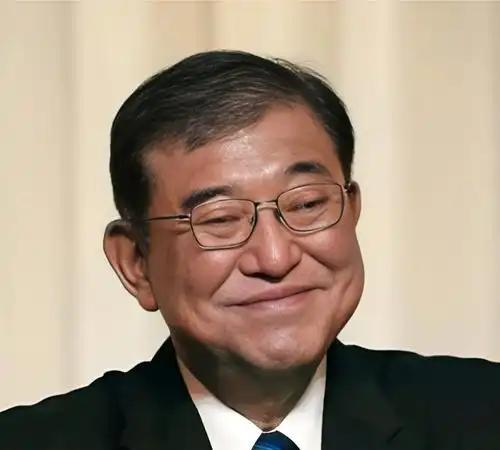 .最近日本一项新政策引起轩然大波！首相石破茂放话要接受五万以上印度人和黑人移民，