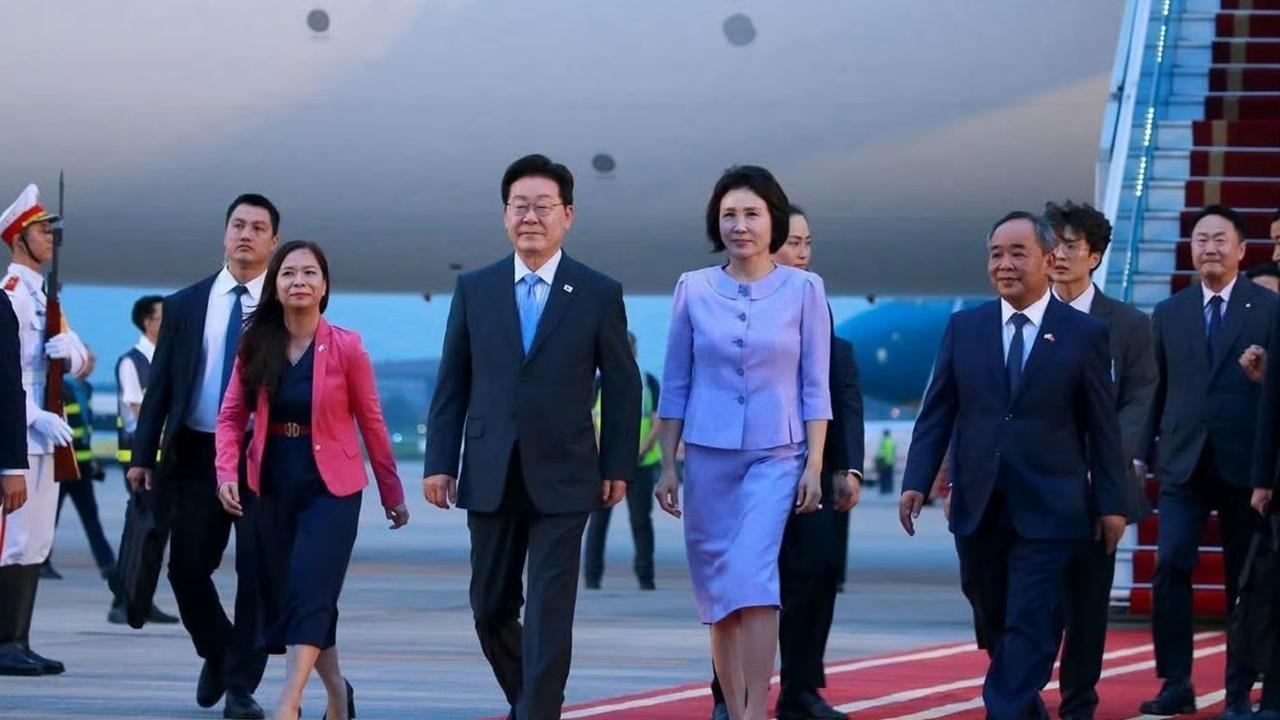 “搬起石头砸自己的脚！”韩国为了绕开中国供应链，联合越南疯狂建厂，把上千亿美元投