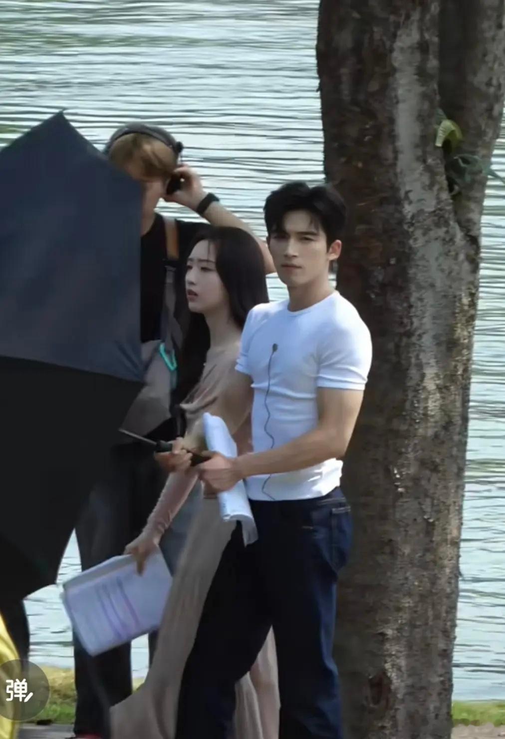 王星越告白影视化的路透这妆造很难评啊，禁止现偶男主穿紧身衣