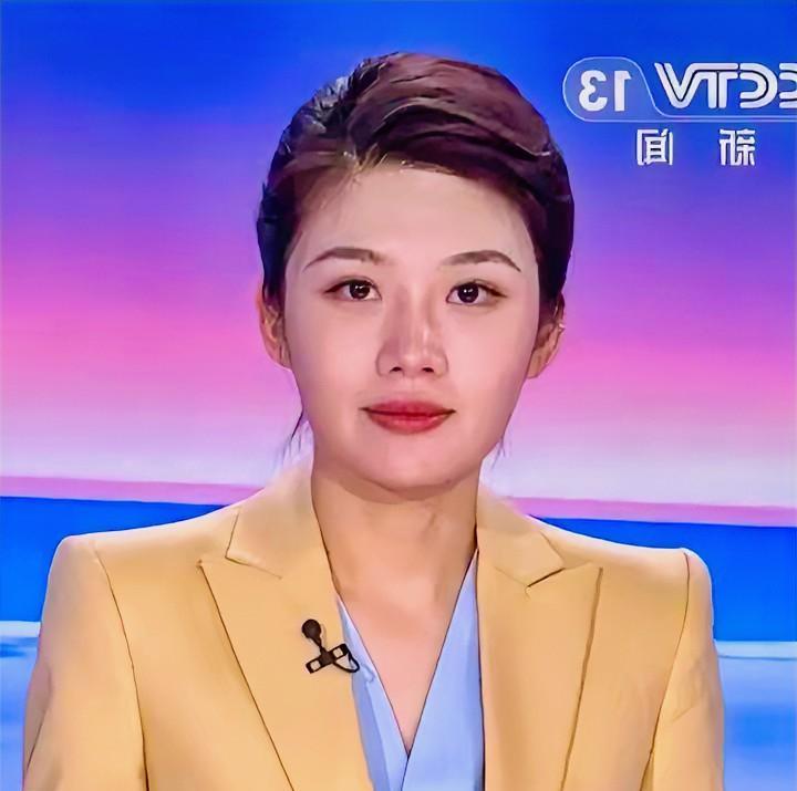 春风拂面来，笑语盈盈开。