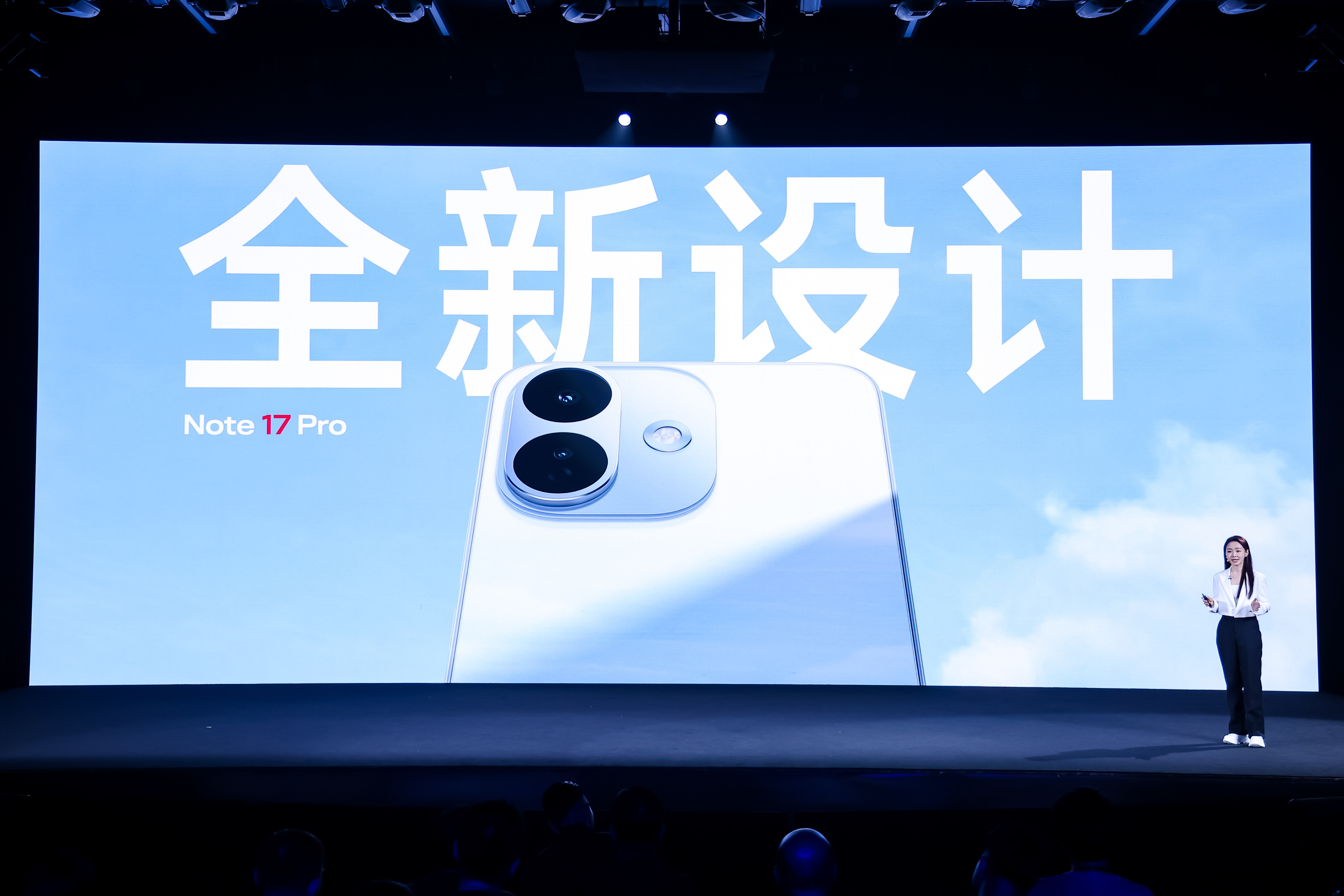 今晚发布的Note17系列的外观是这次发布会里最让我意外的往常千元机的成本基本都