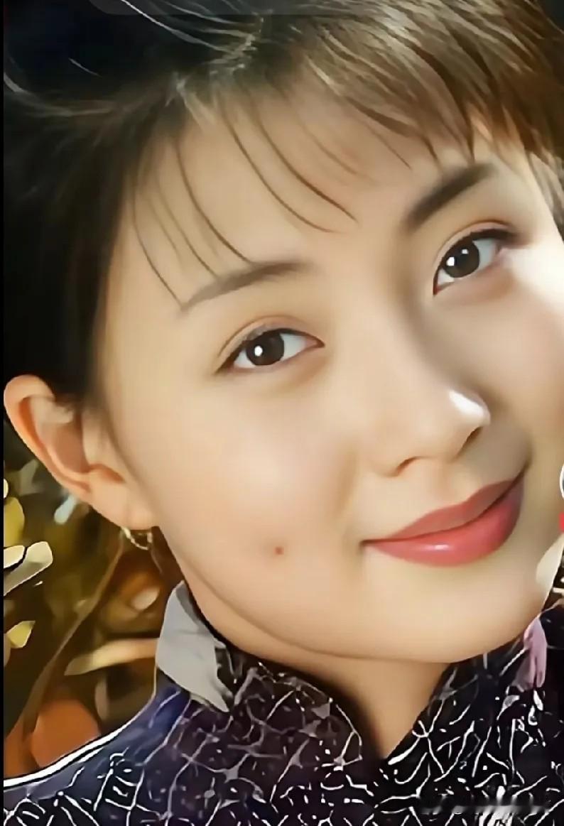 有没有人和我一样，觉得殷桃是那种越看越有味道的女演员？她真的长在了我的审美点