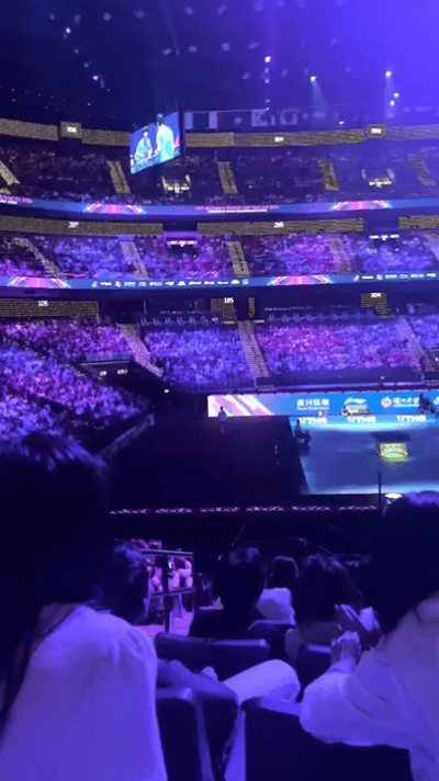 那些说师姐换衣服搞师妹心态的人，尤其是某帅主播，来来来，一起看一下莎莎蒯曼换衣服