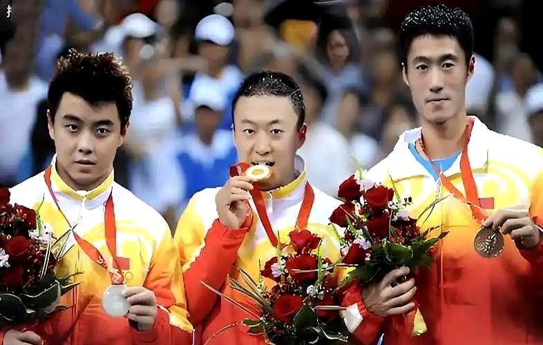 18岁拿铜牌，国乒小孩为啥出不来？林昀儒18岁就在世界杯站上领奖台，张本智和