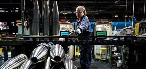 美军正急着补充武器库存的关键时刻，中方突然宣布了一个大消息，这下白宫彻底傻眼了！