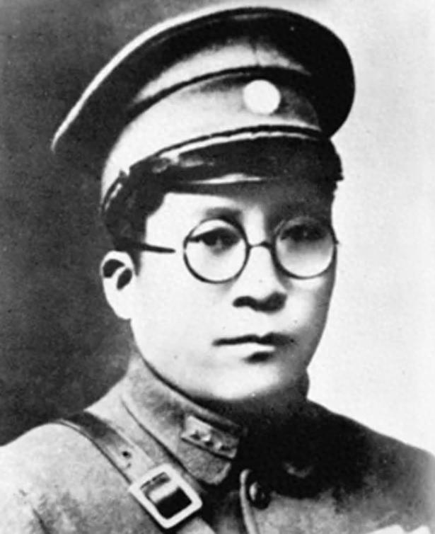 杨虎城归国后，张云逸建议他前往延安，提醒他吸取张汉卿教训，自行权衡利弊，三思是否