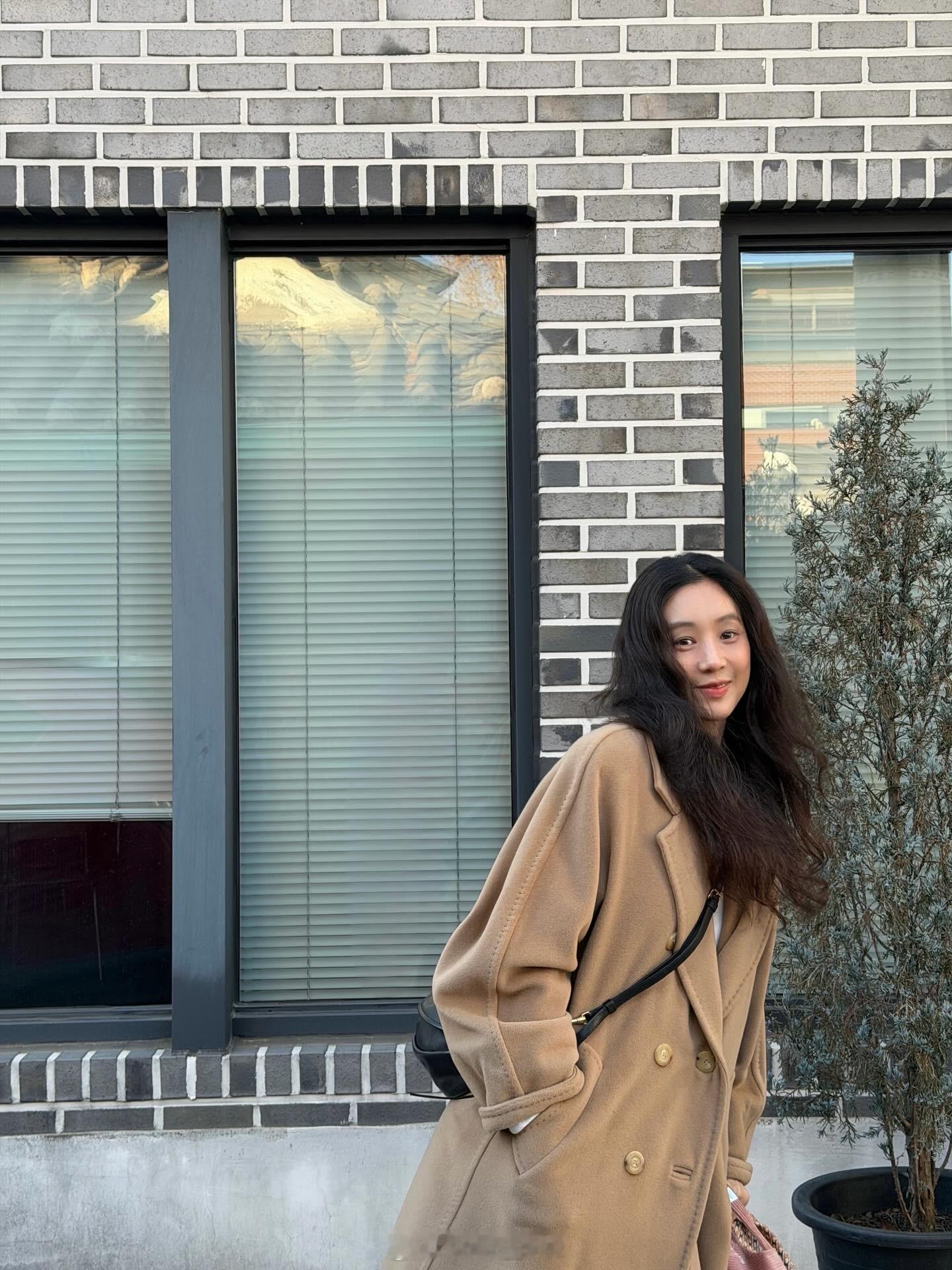 郑丽媛近期穿搭