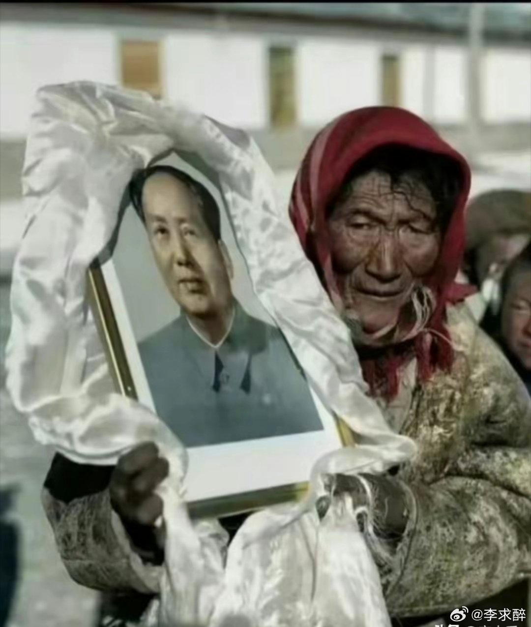 今天偶然刷到一幕，瞬间戳中了我的心！有位藏族大哥搬新家啦，家具家电一股脑儿全用卡