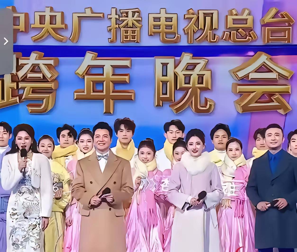 昨晚点开央视跨年晚会，没看十分钟就关了，这味儿也太不对了！偌大的国家级舞台，